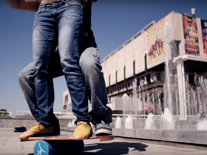 Wooden Balance Board Trainer with Roller