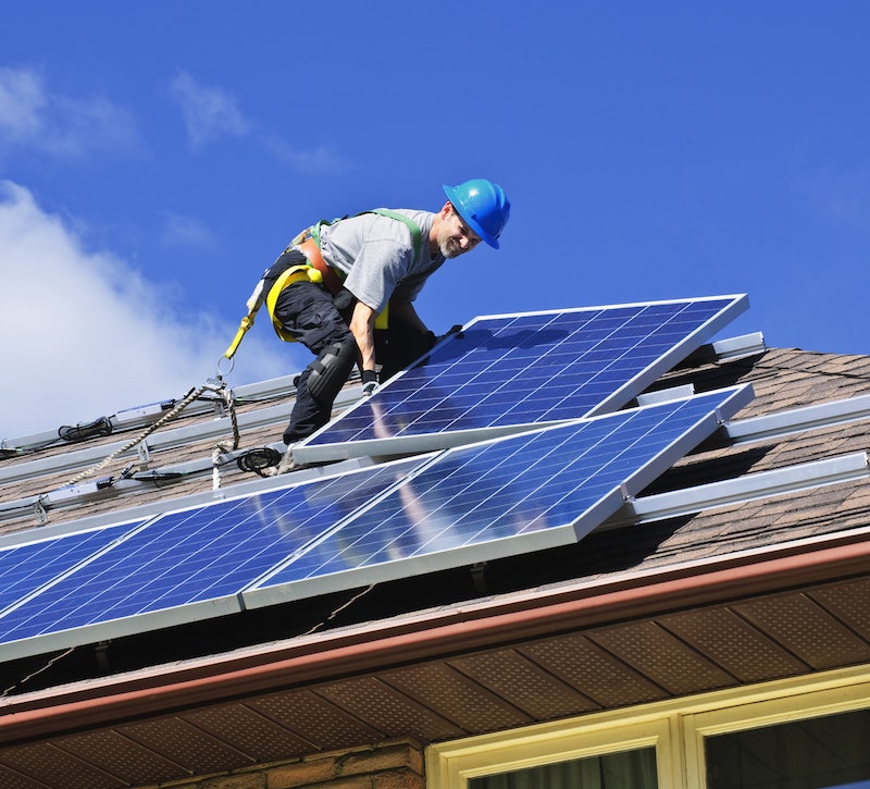 Knee pads: works on the roof